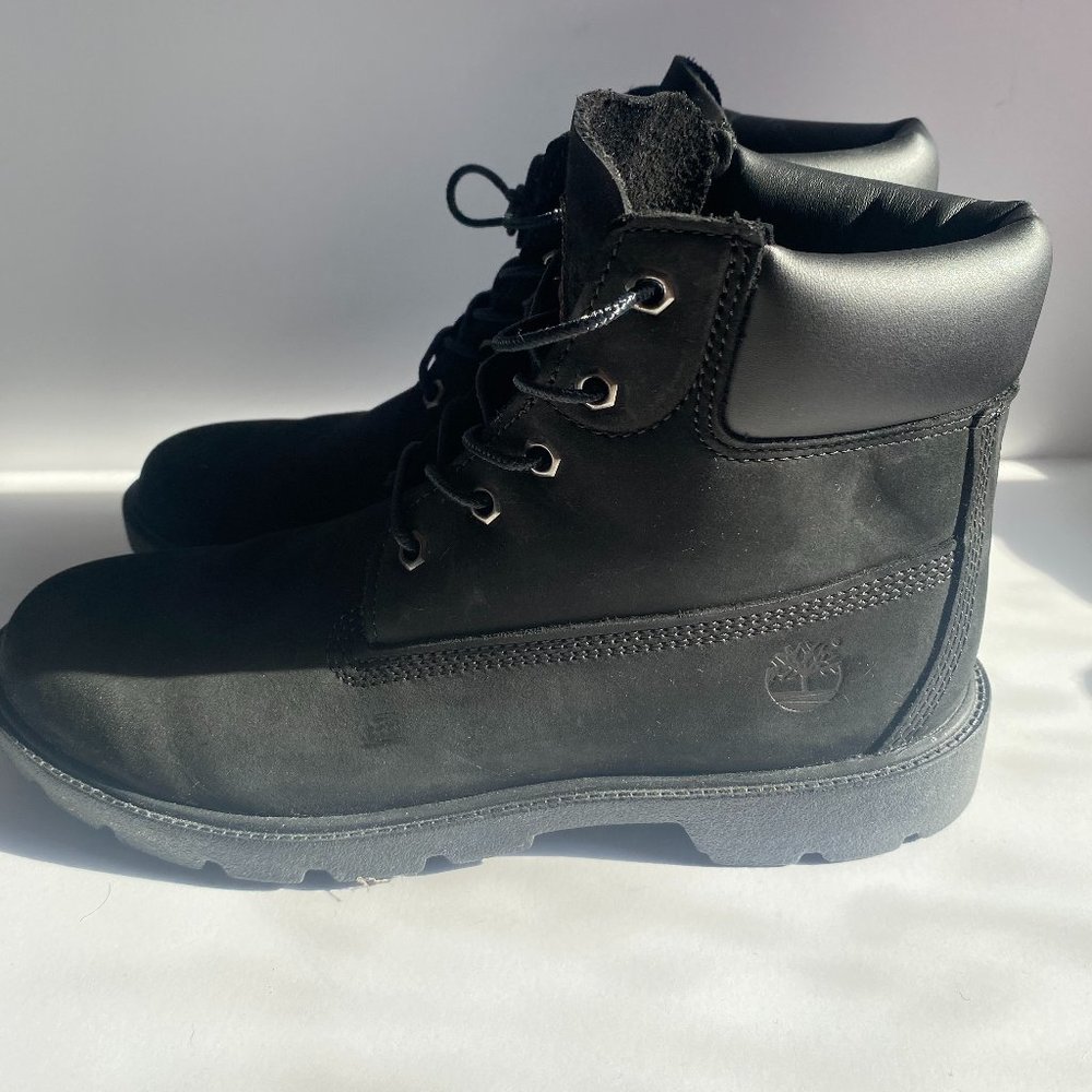 GENTLY USED YOUTH TIMBERLAND 6" CLASSIC WATERPROOF BOOTS (FITS KIDS/MEN/WOMEN)